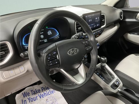 Used 2024 Hyundai Venue SEL image 13