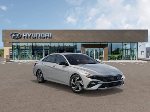 Certified 2025 Hyundai Elantra Sport image 2