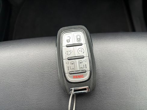 Used 2025 Chrysler Pacifica Select FWD image 21
