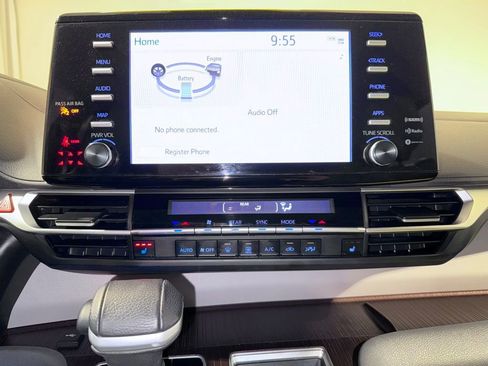 Used 2023 Toyota Sienna XLE image 29