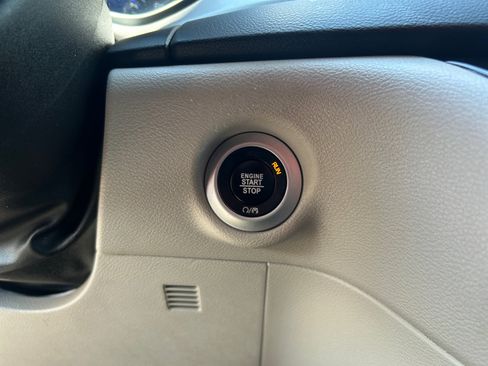 Used 2022 Chrysler Pacifica Touring-L FWD image 28