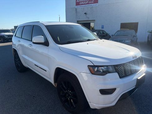 Used 2019 Jeep Grand Cherokee Altitude AWD/4WD image 2