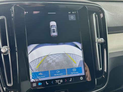 Used 2025 Volvo XC40 B5 Core image 23