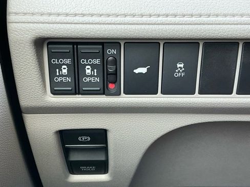 Used 2025 Honda Odyssey EX-L image 21