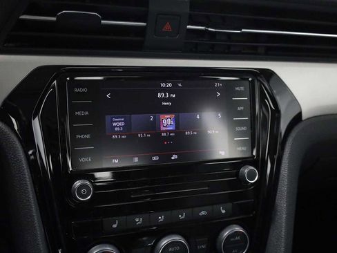 Used 2021 Volkswagen Passat 2.0T SE image 30