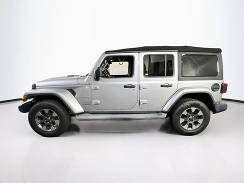 Used 2020 Jeep Wrangler Unlimited Sahara w/ LED Lighting Group AWD/4WD image 8