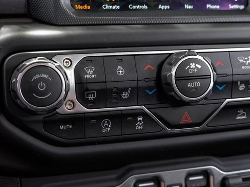 Used 2021 Jeep Gladiator Mojave AWD/4WD image 32