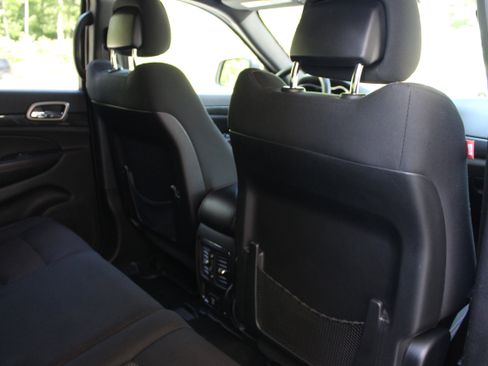 Used 2016 Jeep Grand Cherokee Laredo 75th Anniversary image 17