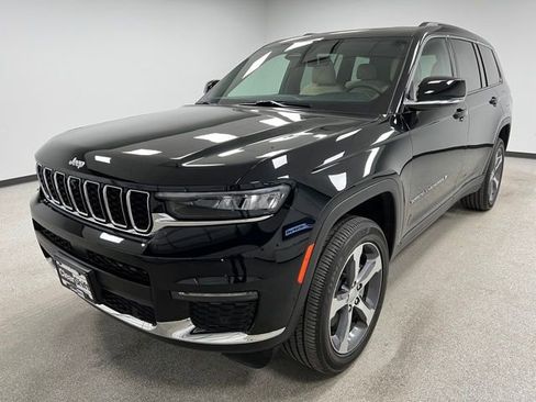 Used 2025 Jeep Grand Cherokee L Limited w/ Luxury Tech Group II AWD/4WD image 4