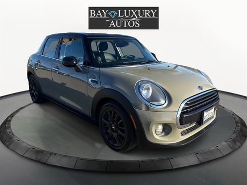 Used 2019 MINI Cooper 4-Door Hardtop w/ Signature Upholstery Package image 3