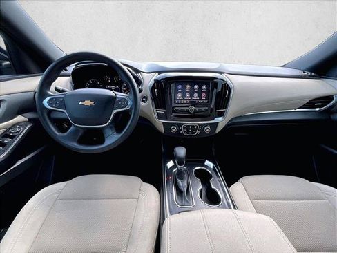 Used 2022 Chevrolet Traverse LS FWD image 16