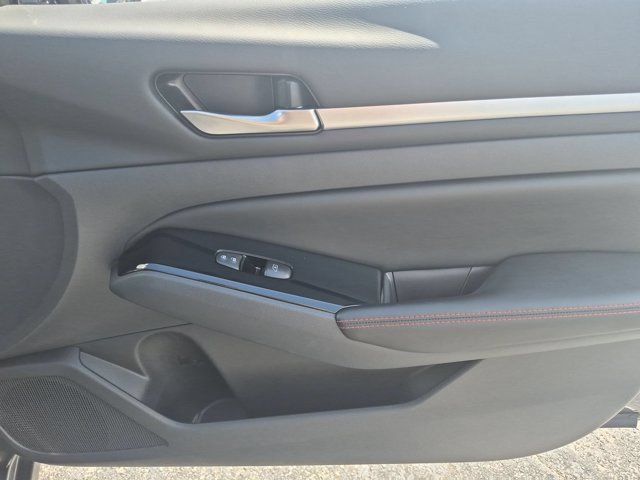 Used 2025 Nissan Altima 2.5 SR FWD image 32