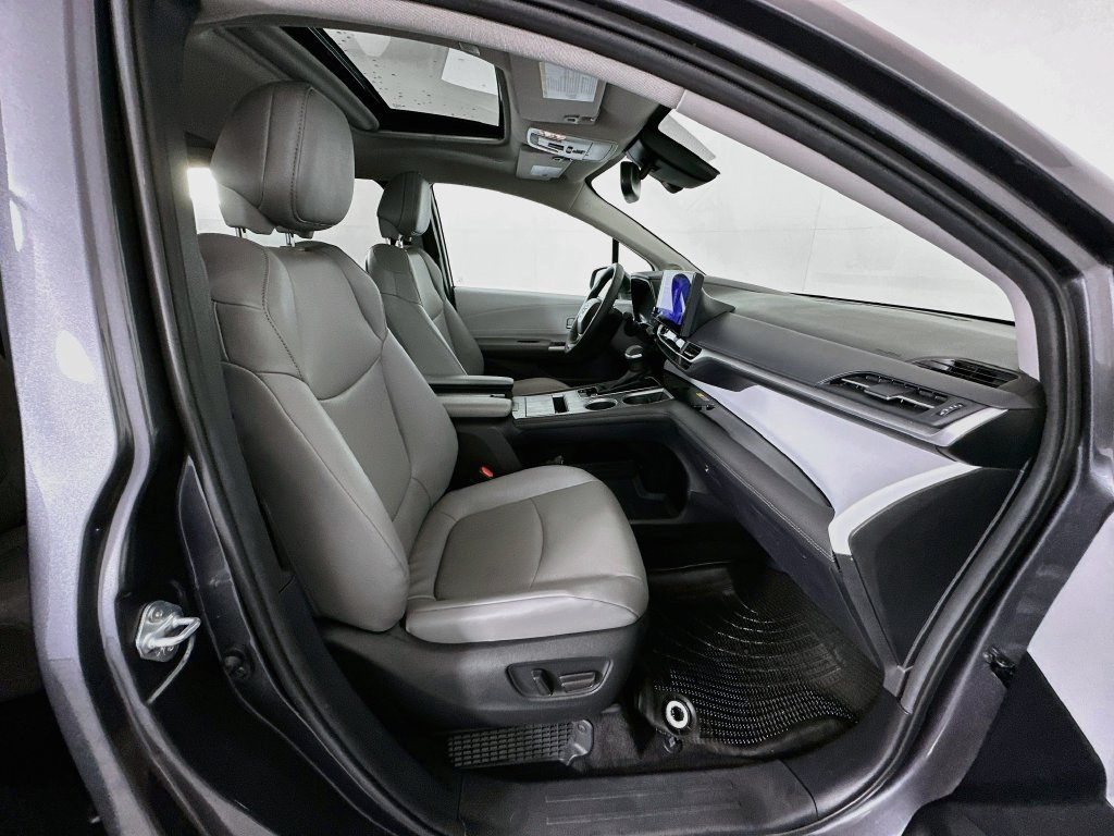 Certified 2025 Toyota Sienna XLE w/ XLE Plus Package FWD image 28