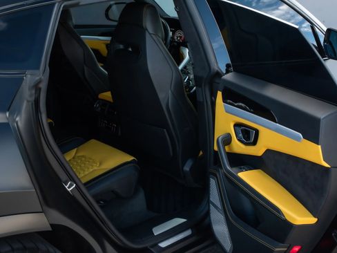 Used 2020 Lamborghini Urus image 24