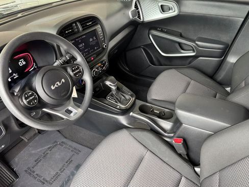 Used 2024 Kia Soul LX w/ Option Group 015 FWD image 13