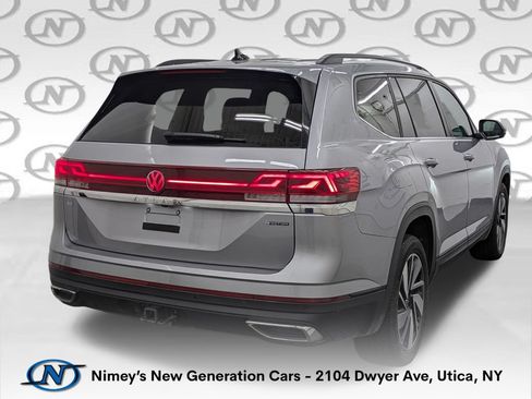 Used 2024 Volkswagen Atlas SE AWD/4WD image 2