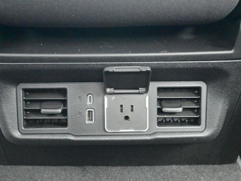 New 2026 GMC Sierra 1500 Elevation image 17