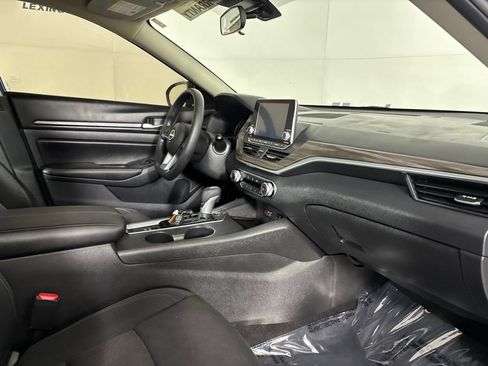 Used 2025 Nissan Altima 2.5 SV AWD/4WD image 29