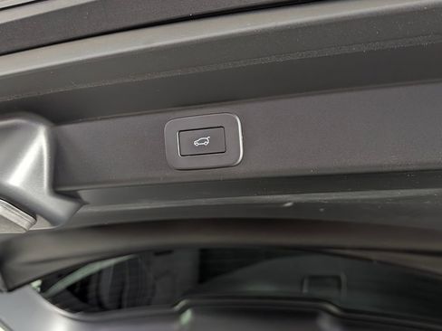 Used 2023 Land Rover Range Rover Sport SE Dynamic image 18