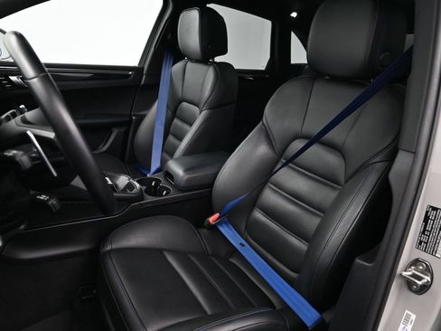 Certified 2022 Porsche Macan S AWD/4WD image 27