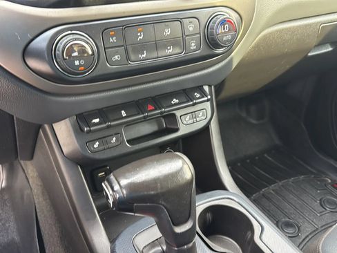 Used 2015 Chevrolet Colorado Z71 AWD/4WD image 15