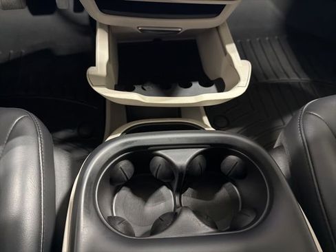 Used 2023 Chrysler Pacifica Touring-L image 20