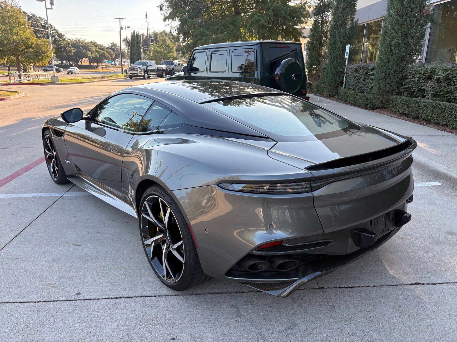 Used 2019 Aston Martin DBS Superleggera RWD image 6