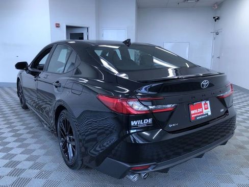 Used 2025 Toyota Camry SE image 13