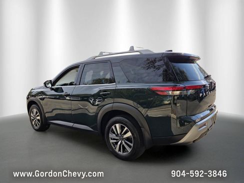 Used 2025 Nissan Pathfinder SL FWD image 3