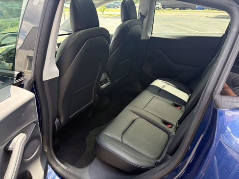Used 2022 Tesla Model Y Long Range AWD/4WD image 18