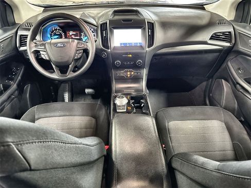 Used 2020 Ford Edge SE image 25