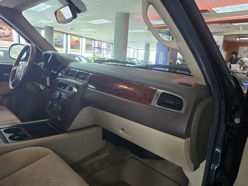 Used 2014 Chevrolet Suburban LS w/ All-Star Edition AWD/4WD image 15