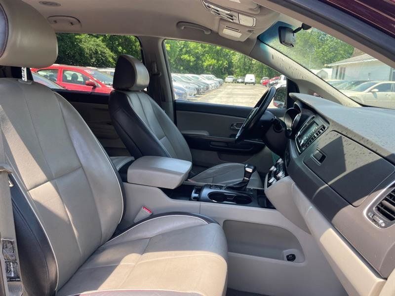 Used 2017 Kia Sedona LX w/ LX Essentials Premium Package FWD image 13