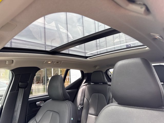 Certified 2025 Volvo XC40 B5 Plus AWD/4WD image 26