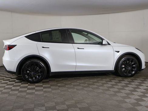 Used 2023 Tesla Model Y AWD image 17