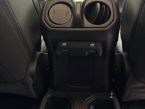 Used 2023 Jeep Gladiator Willys AWD/4WD image 26