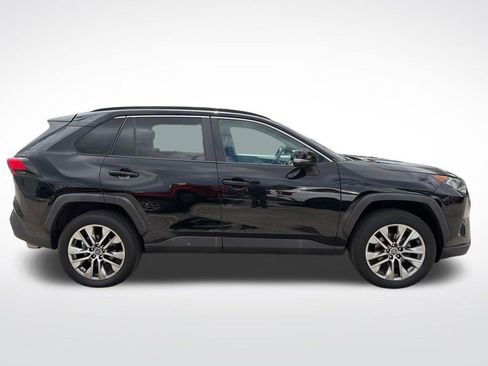 Used 2019 Toyota RAV4 XLE Premium FWD image 4
