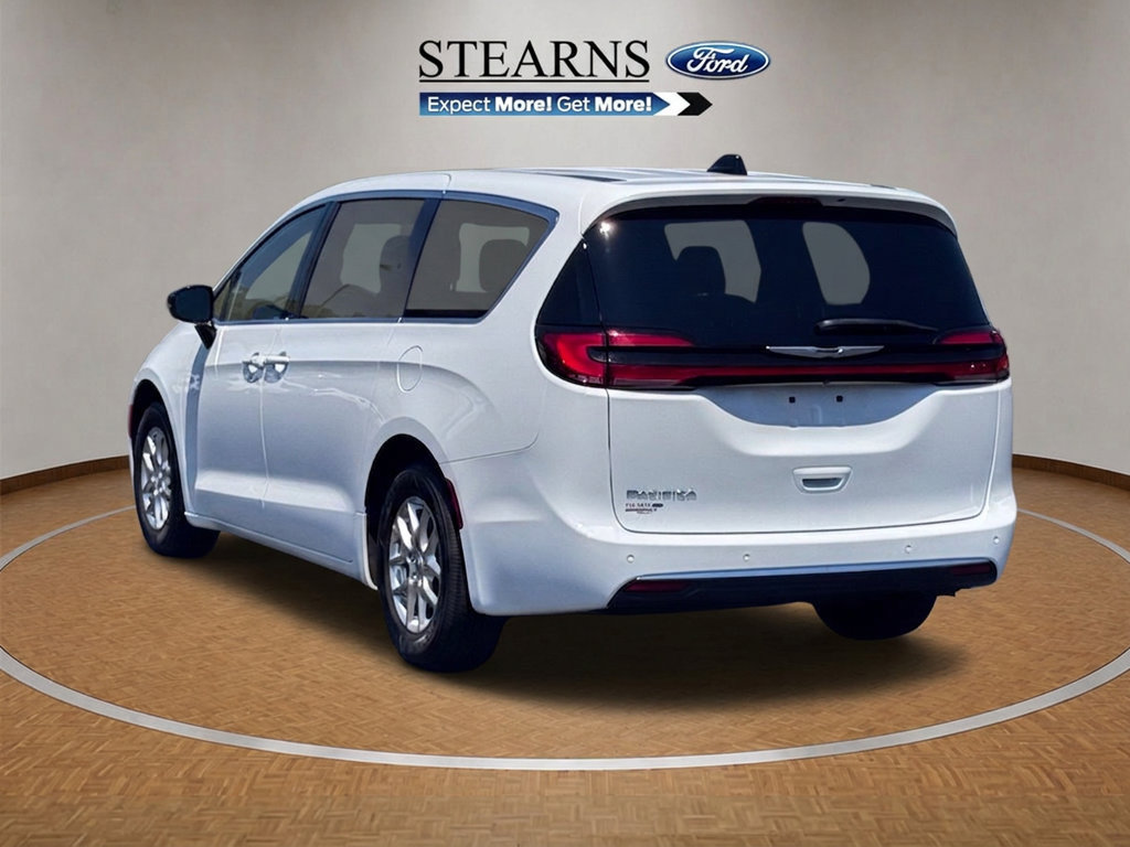 Used 2025 Chrysler Pacifica Select FWD image 15