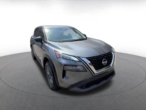 Used 2023 Nissan Rogue S FWD image 3