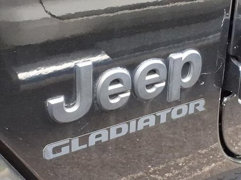 Used 2022 Jeep Gladiator Sport AWD/4WD image 5
