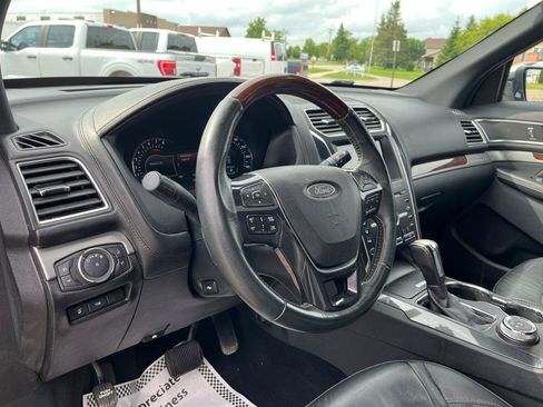 Used 2019 Ford Explorer Platinum AWD/4WD image 14