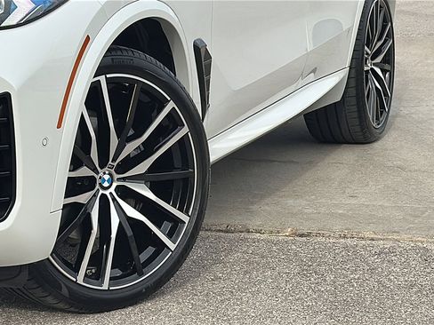 Certified 2025 BMW X5 xDrive40i w/ M Sport Package image 3
