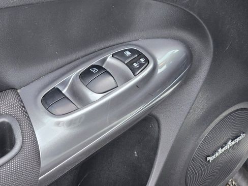 Used 2015 Nissan Juke SV w/ Technology Package image 17