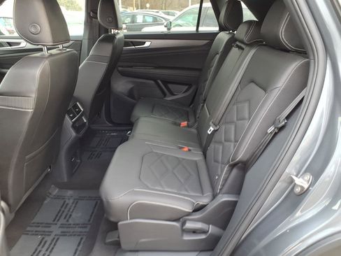Used 2025 Volkswagen Atlas Cross Sport SE image 6