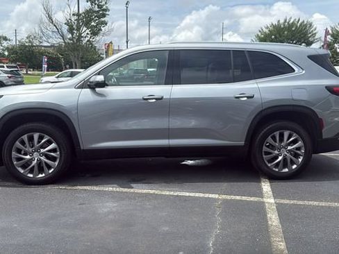 Used 2025 Buick Enclave Preferred FWD image 4