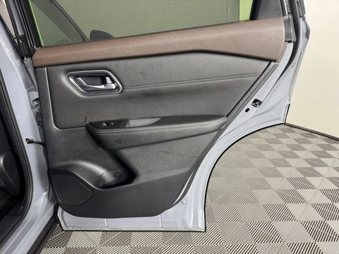 Used 2023 Nissan Rogue Platinum AWD/4WD image 36