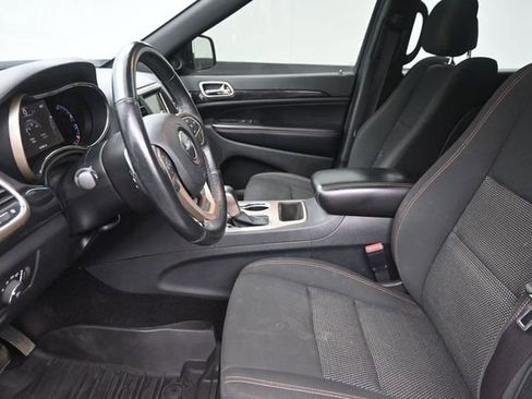 Used 2017 Jeep Grand Cherokee Laredo AWD/4WD image 17