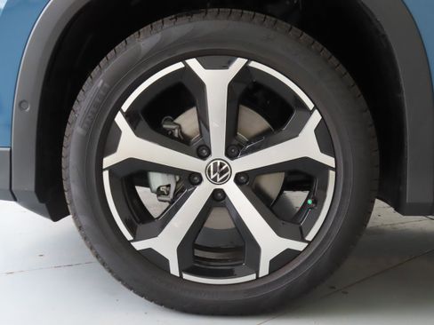 New 2026 Volkswagen Tiguan SE FWD image 28