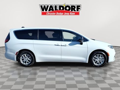 New 2026 Chrysler Pacifica Select FWD image 2