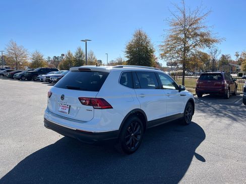 Used 2024 Volkswagen Tiguan SE image 18